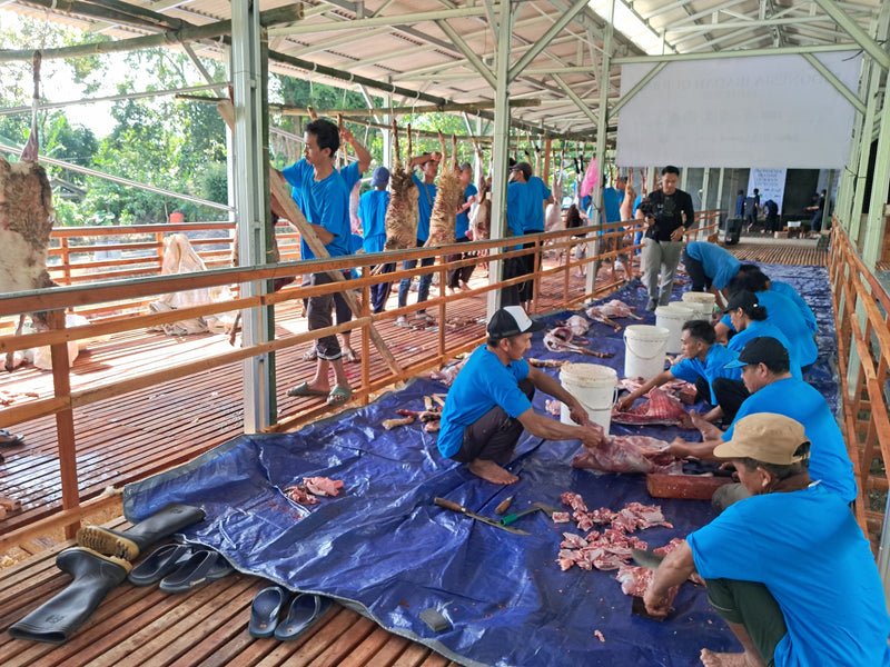 Volunteers distributing food parcels